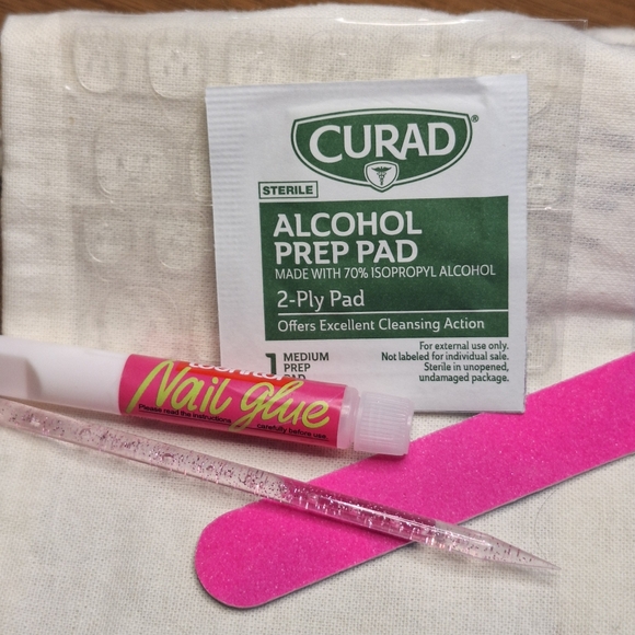 Hand Crafted Press On Nails 22pc Short Square Rainbow Hearts Matte Finish - Picture 7 of 7